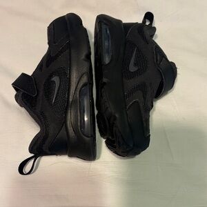 Nike Kids Air Max 200 c Black Sneakers with Velcro Strap